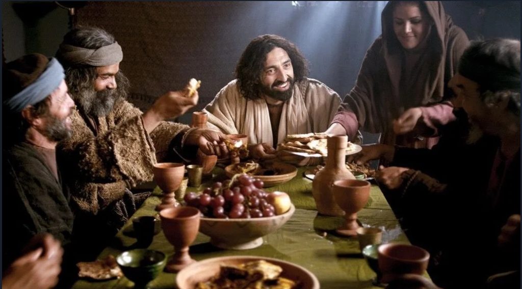 jesus charing a meal with disciples jesus charing a meal with disciples