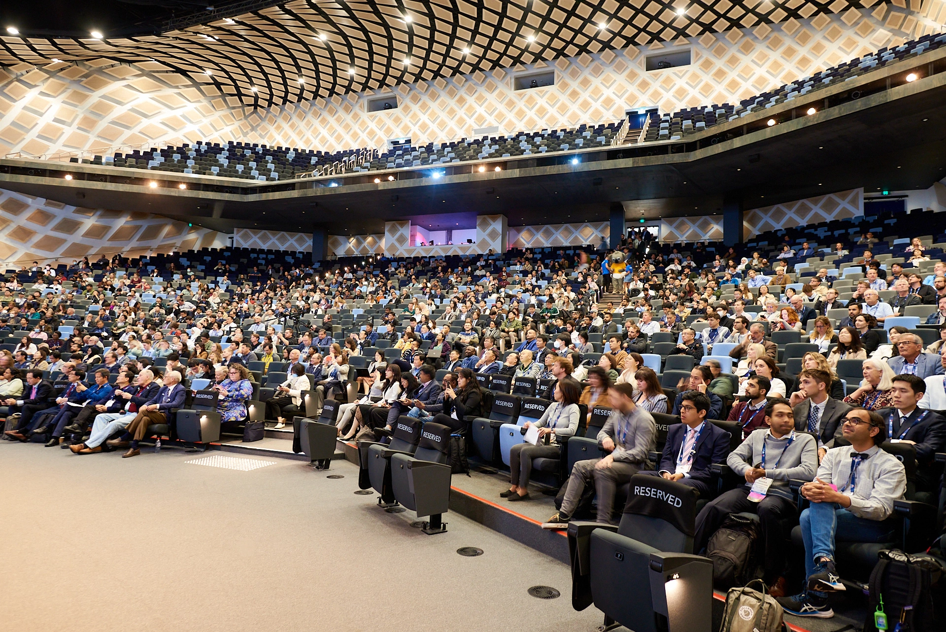 conference at darling harbour theatre interior photo· icc sydney. 2500 seated capacity. photography by orlandosydney.com os1 7156